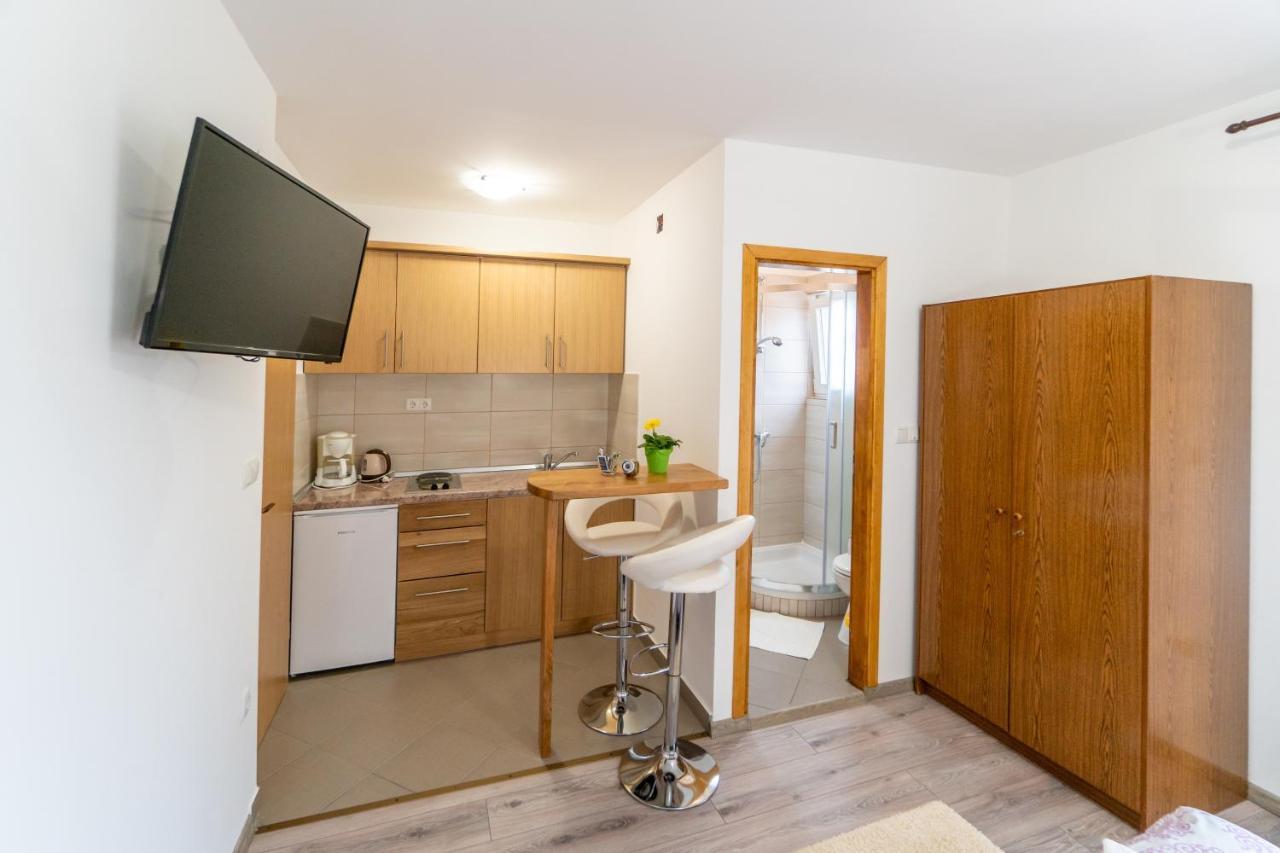 Apartments And Rooms By The Sea Palit, Rab - 5010 מראה חיצוני תמונה